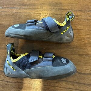 Evolv Defy Climbing Shoes Size 7 Black Yellow Good Used Condition